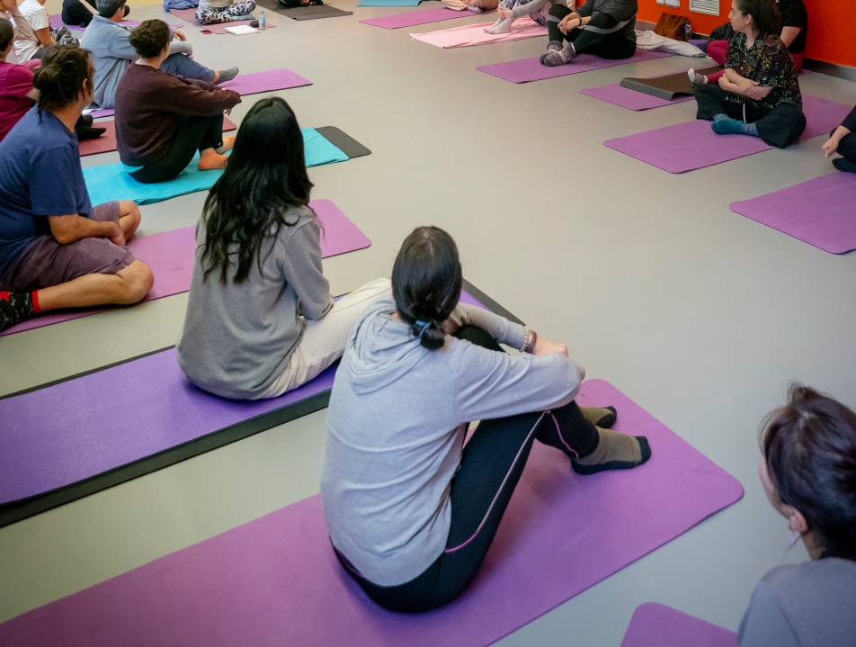 Yoga y movimiento, ejercita cuerpo y mente